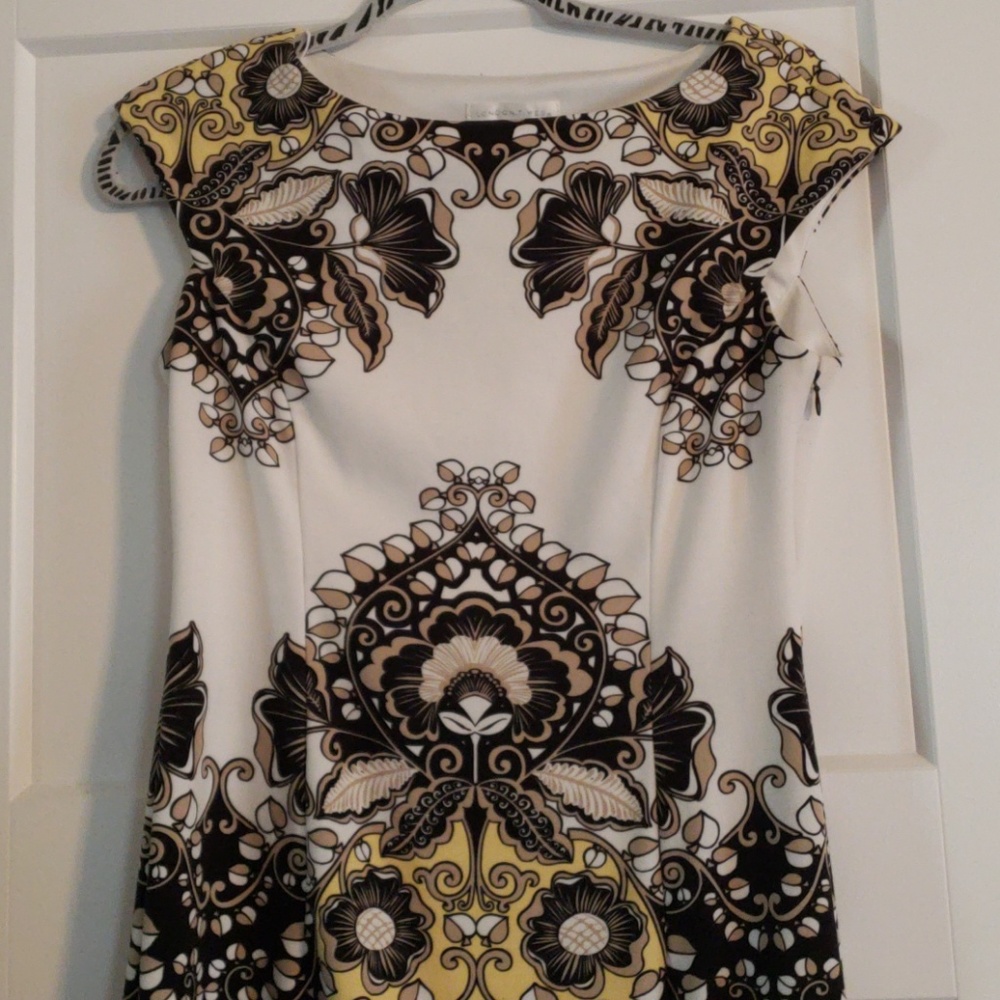 Dress - Picture 2 of 4
